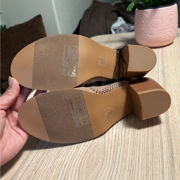 NWT F21 peep toe booties - Picture 5 of 7